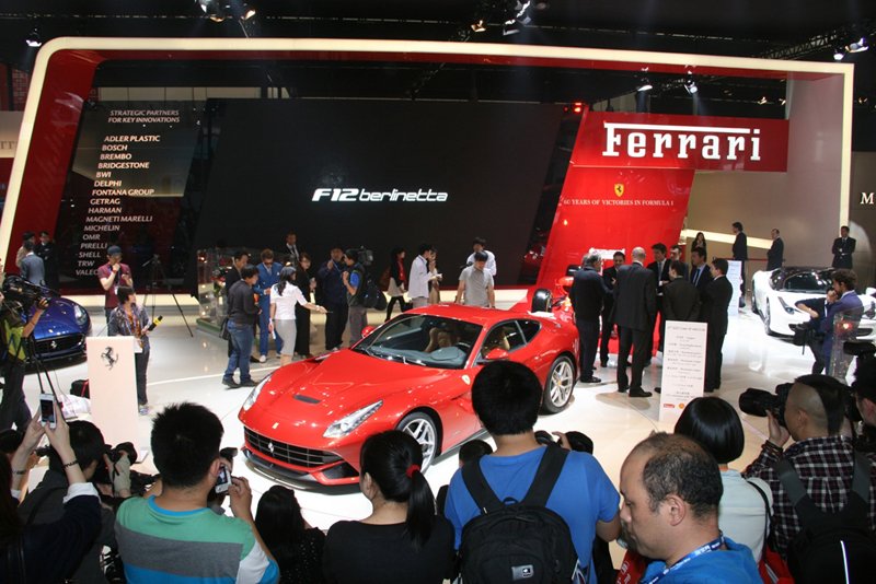 Le stand Ferrari du salon de Pékin 2012