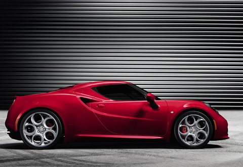 Genève 2013, 240 chevaux pour l’Alfa Romeo 4C