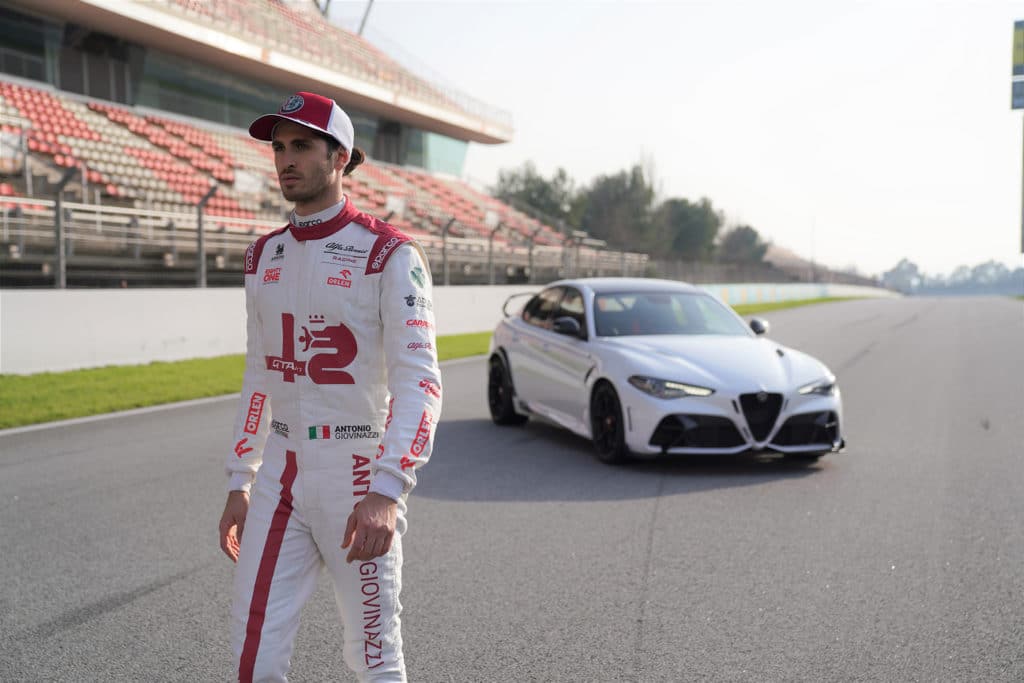Les pilotes de l'écurie Alfa Romeo Racing ORLEN de F1 porteront les couleurs des Giulia GTA et GTAm