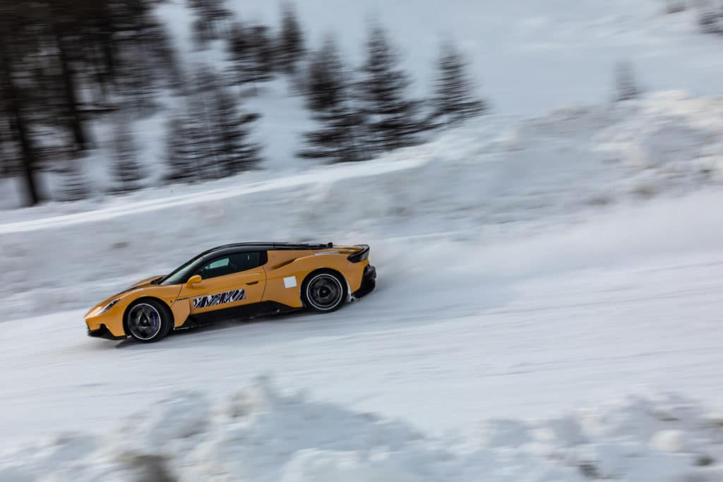 La Maserati MC20 en test à la neige